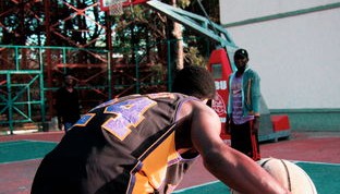 9游游戏官网-篮球运动员技术动作稳定性及提升路径，篮球运动员如何锻炼身体