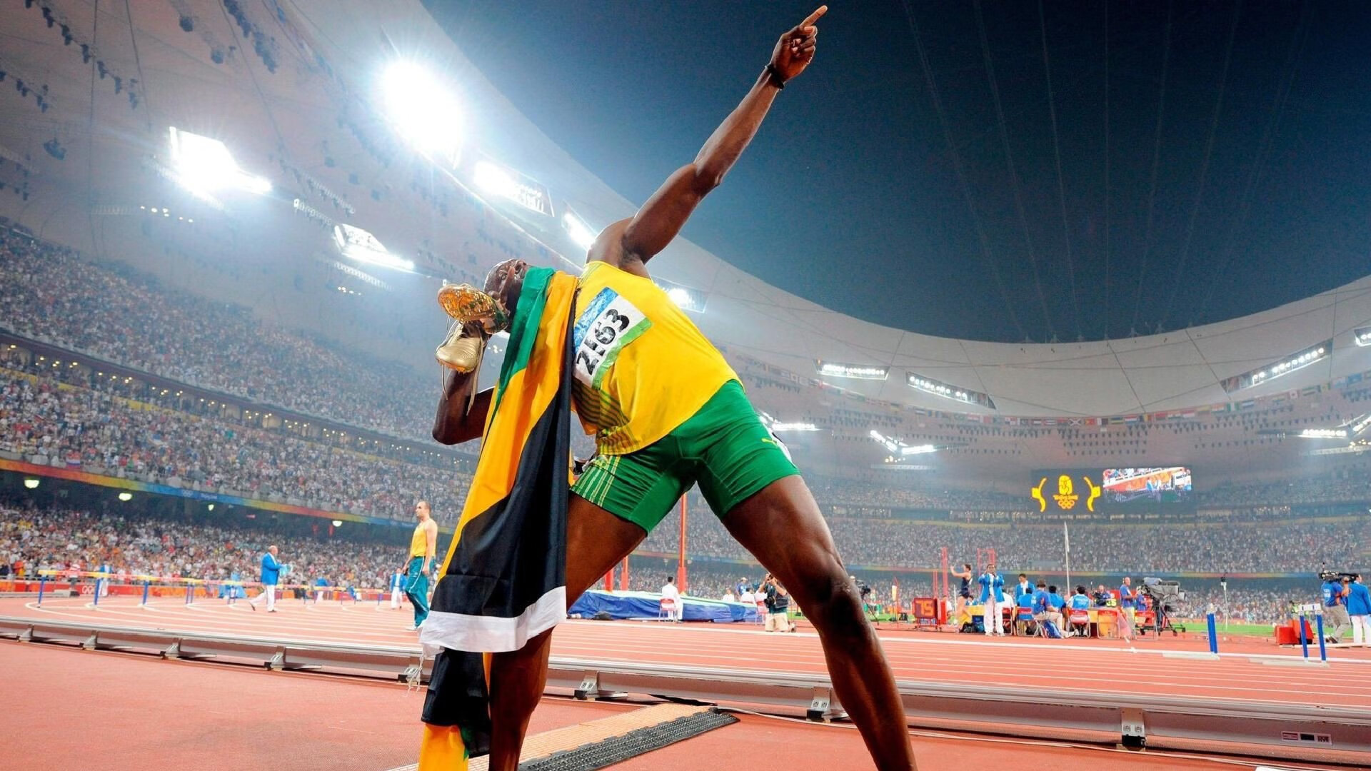 美男队蝉联混合泳冠军六连冠，男子混合泳亚军